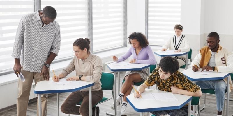 Tìm được bút khi làm bài thi trong mơ là điềm lành