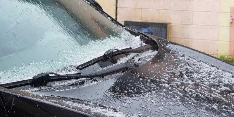 Bị kẹt trong mưa đá dày đặc là điềm báo quan trọng