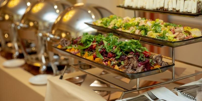 Mơ thấy buffet sang trọng nhưng bạn không được ăn