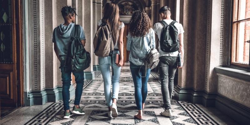 Bạn nằm mơ thấy quay về kiếp trước và ở không gian xa lạ